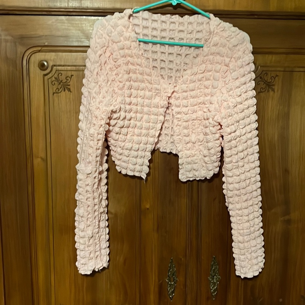 Cropped top pink long sleeve textured